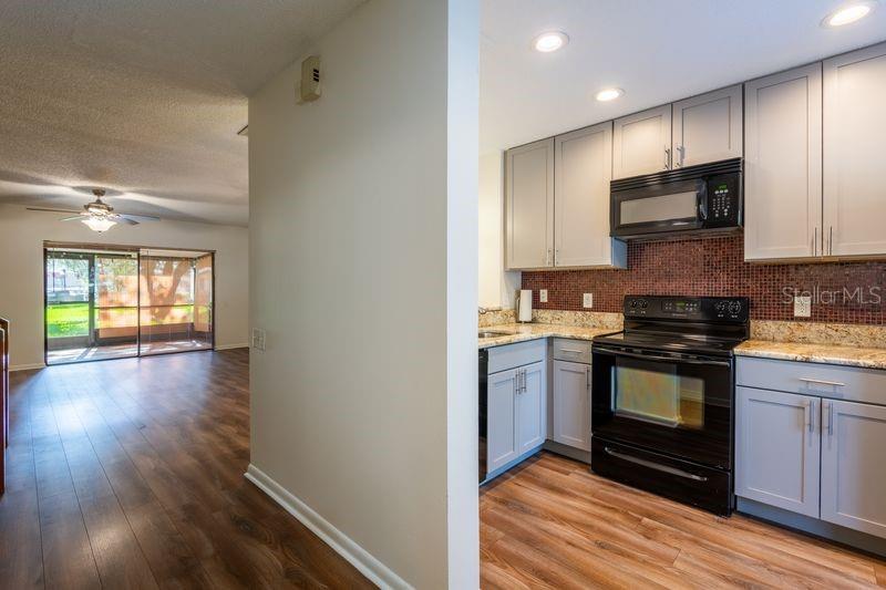 819 Oak Park Pl Property Photo 7