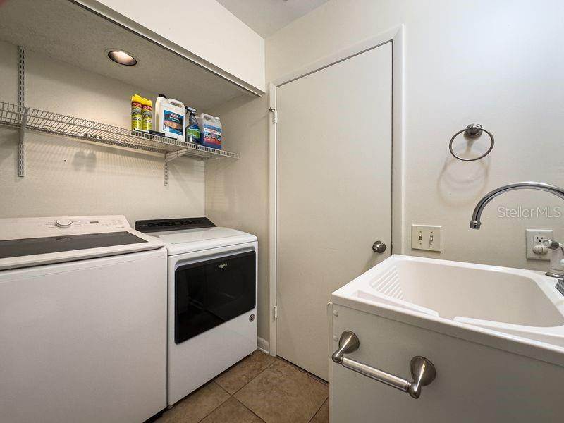 819 Oak Park Pl Property Photo 11