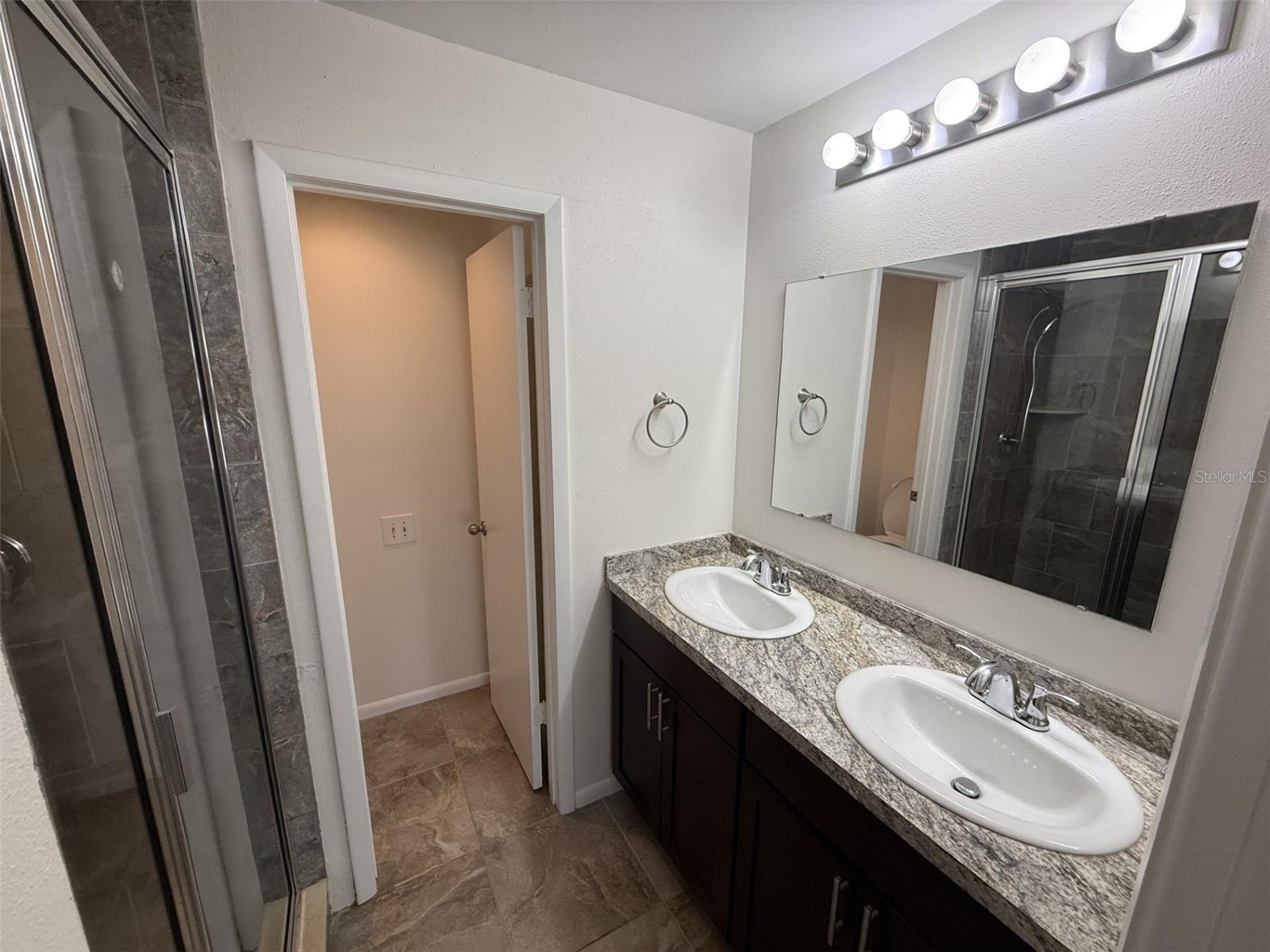 819 Oak Park Pl Property Photo 31