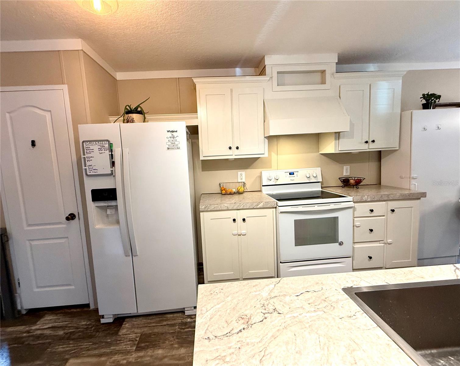 9825 Leguna St Property Photo 5