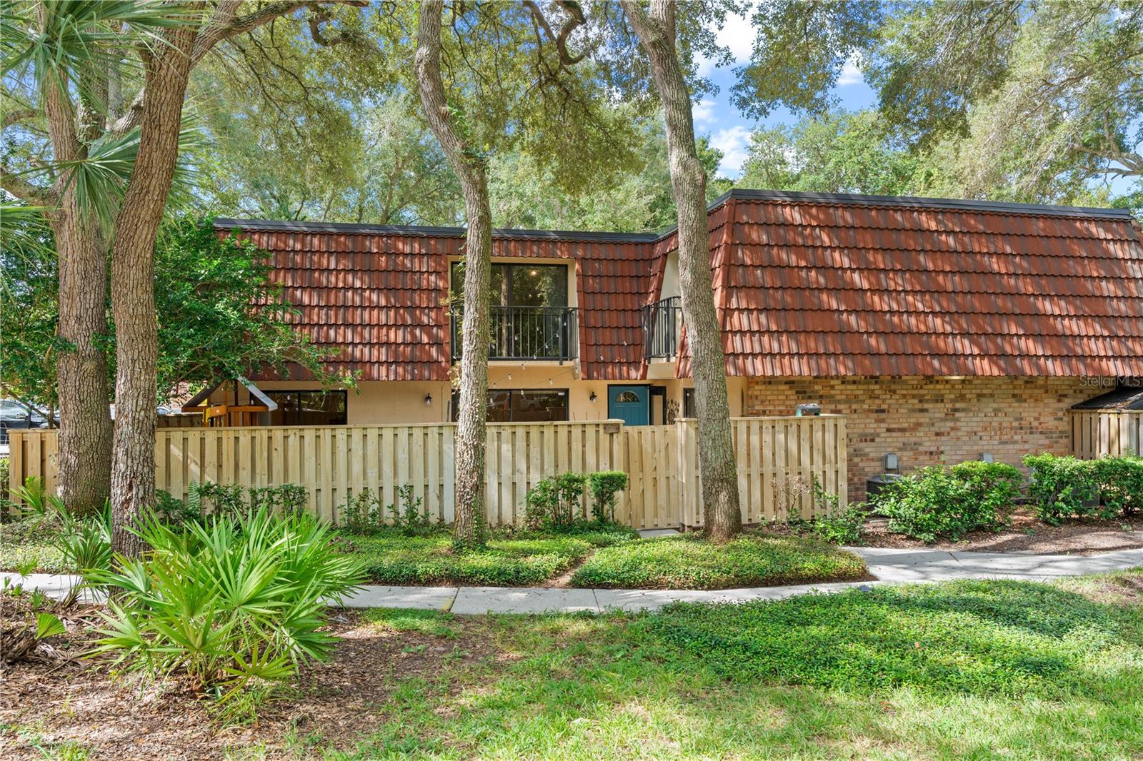 680 1st Ct Property Photo 1