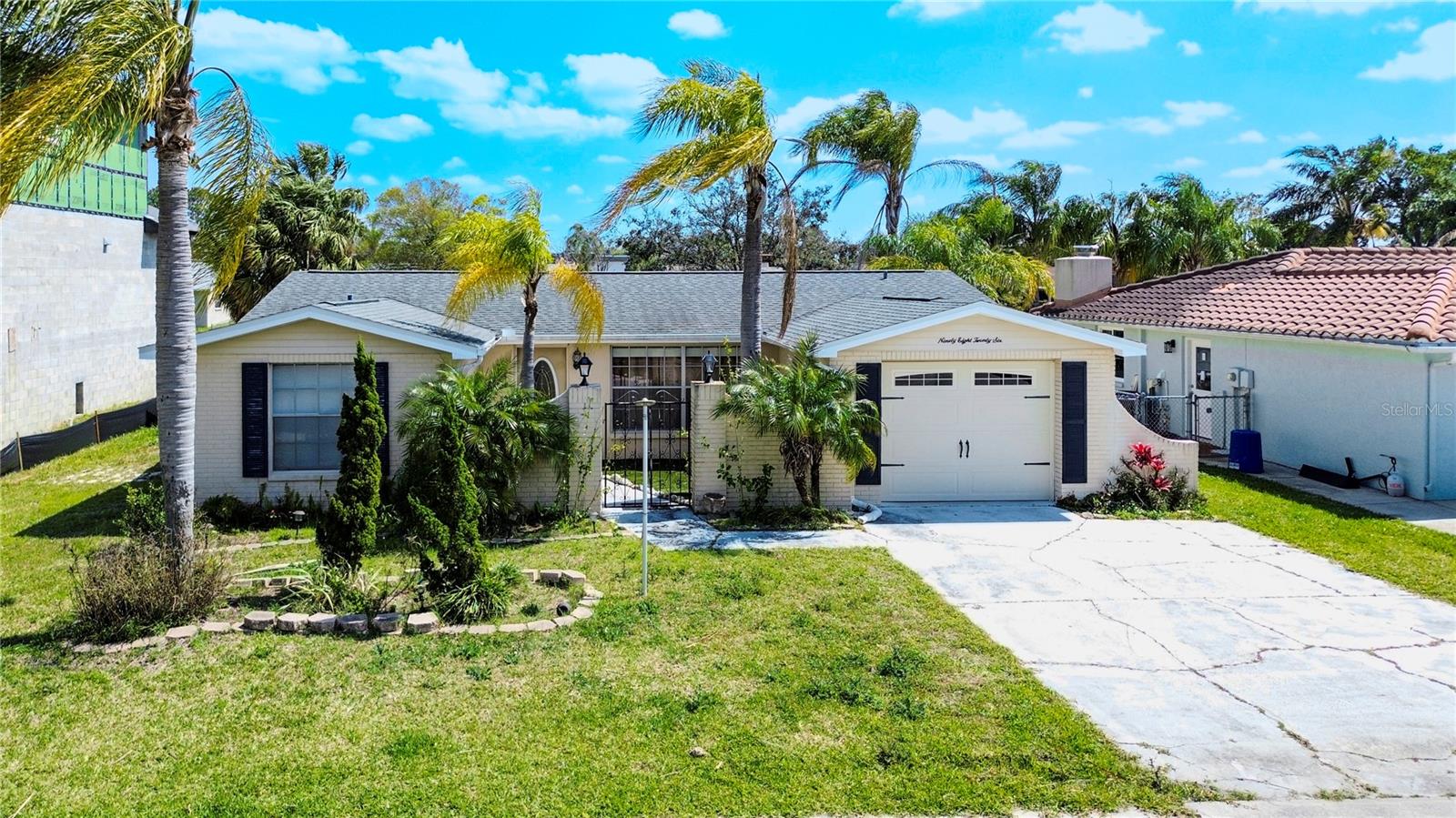 9826 Island Harbor Dr Property Photo 1