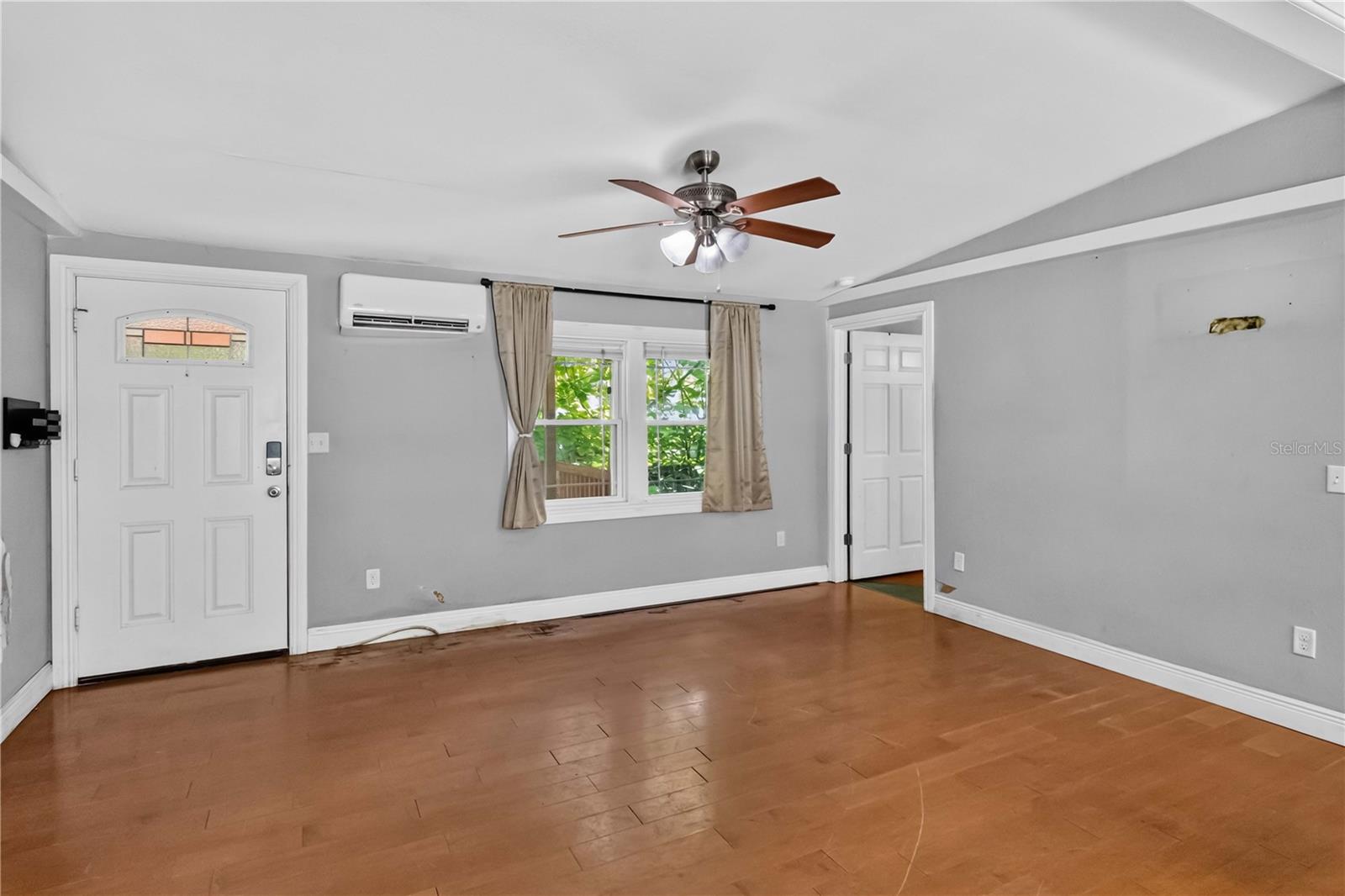 4116 S Kings Ave Property Photo 4
