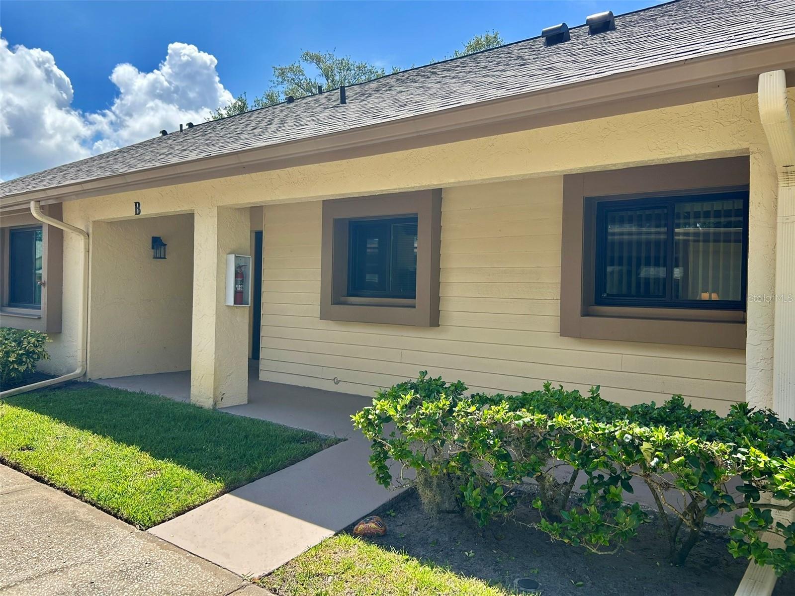 2506 OAKLEAF LN #25B Property Photo 1