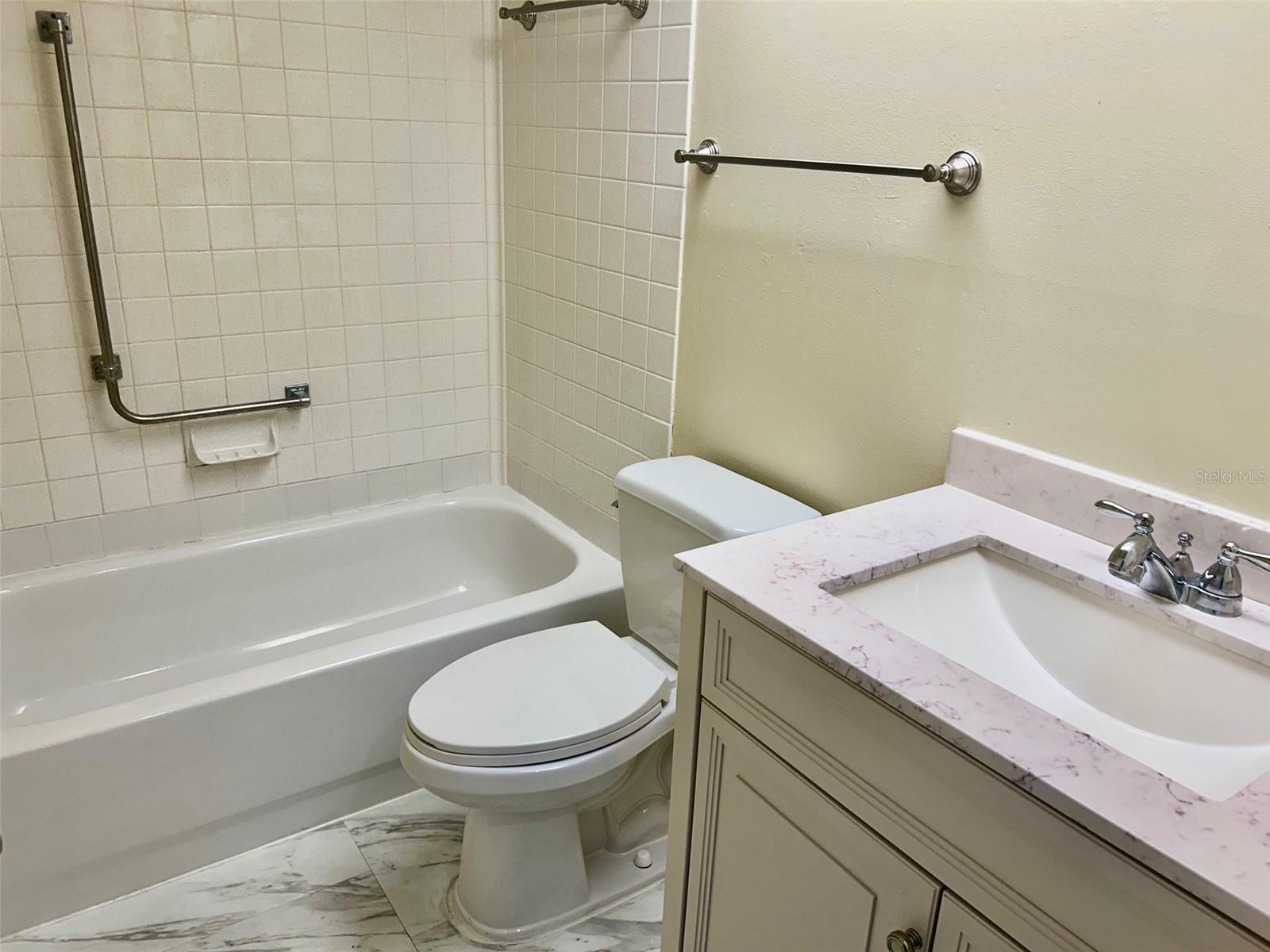 2506 Oakleaf Ln #25b Property Photo 13