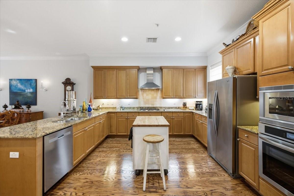 114 E Davis Blvd #8 Property Photo 2