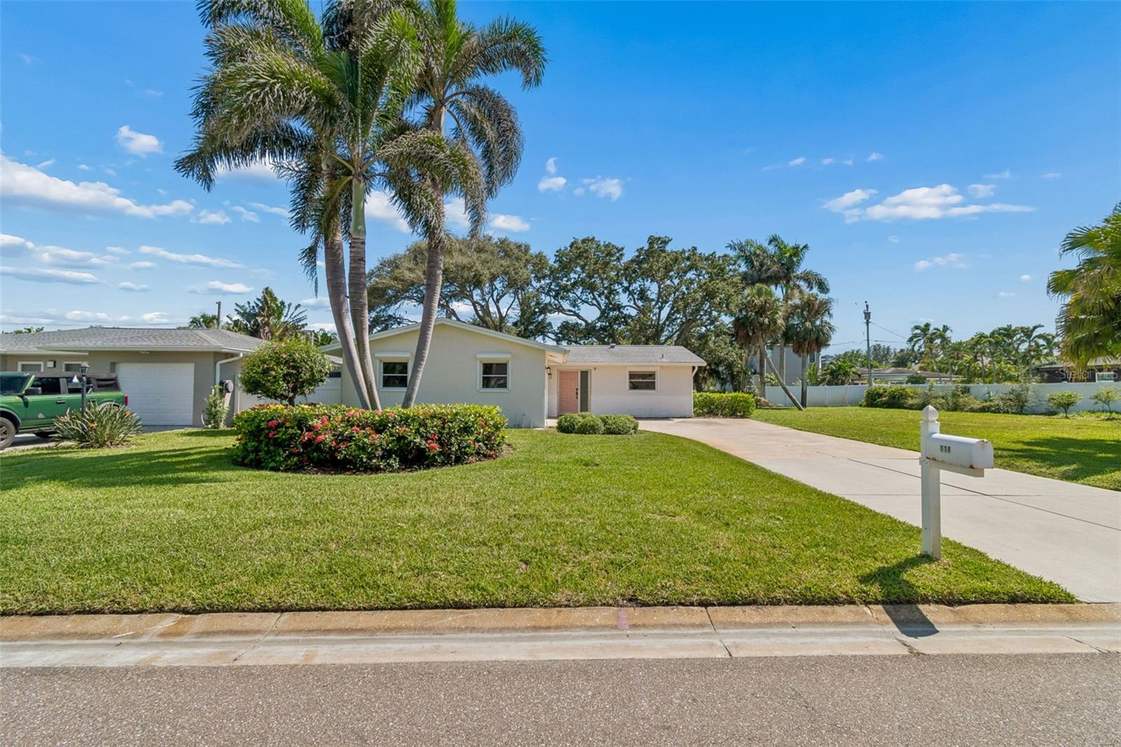 114 8th St Property Photo 4