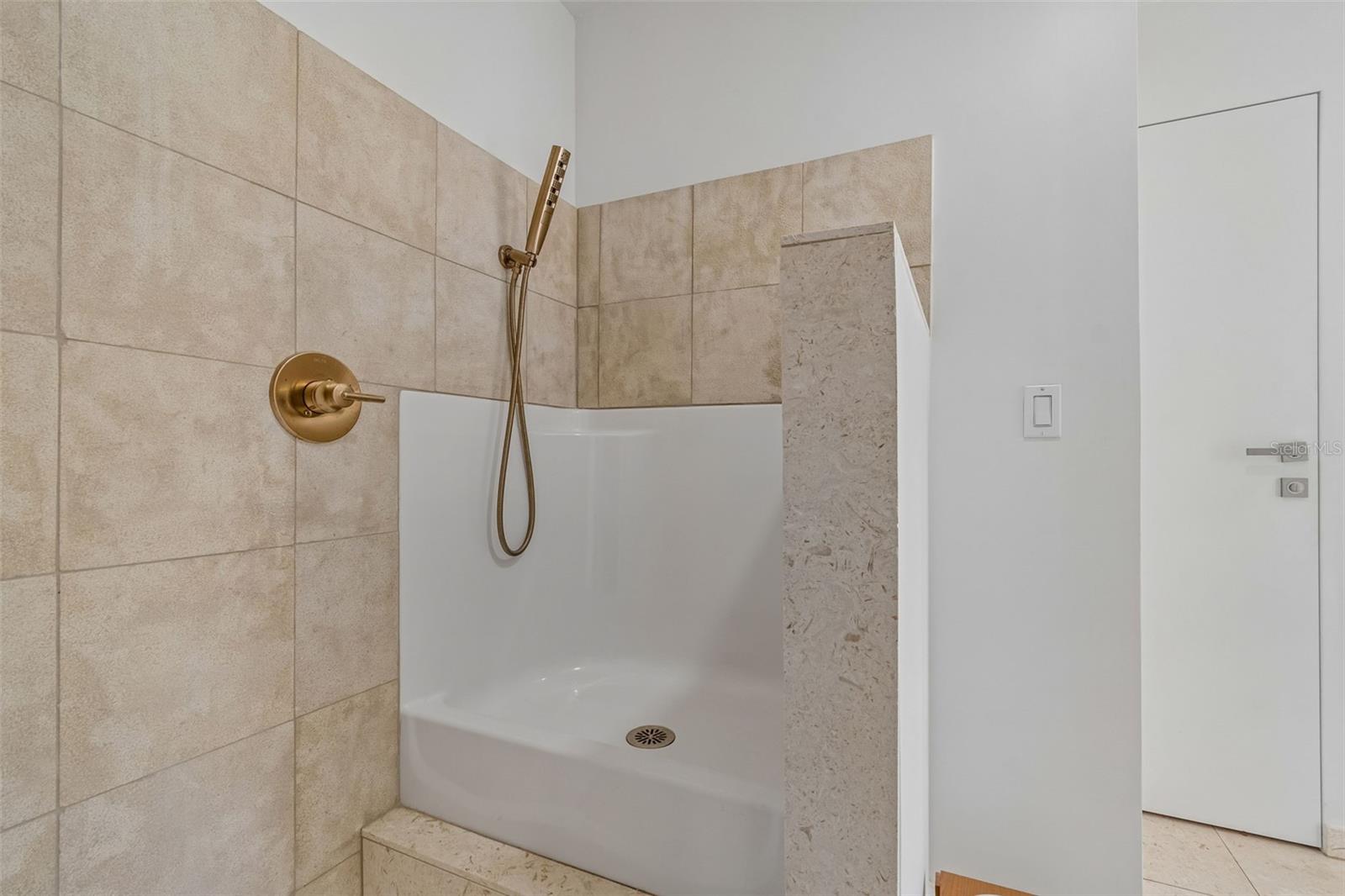 114 8th St Property Photo 39