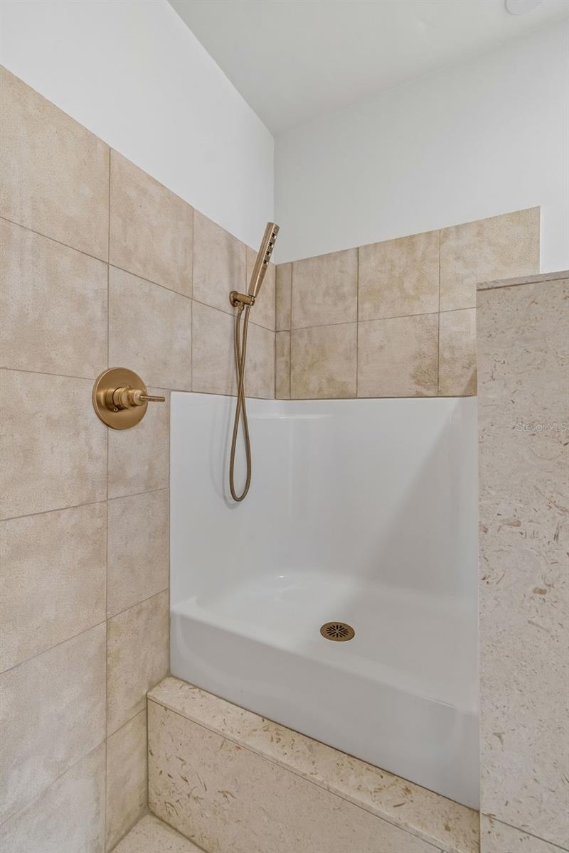 114 8th St Property Photo 41
