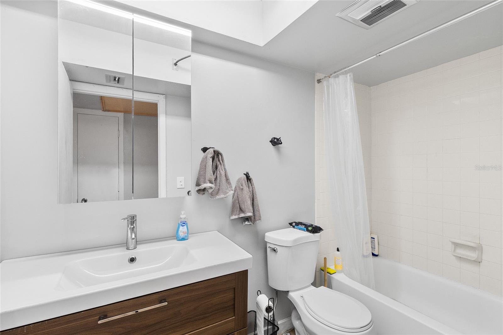 1221 Drew St #b3 Property Photo 18