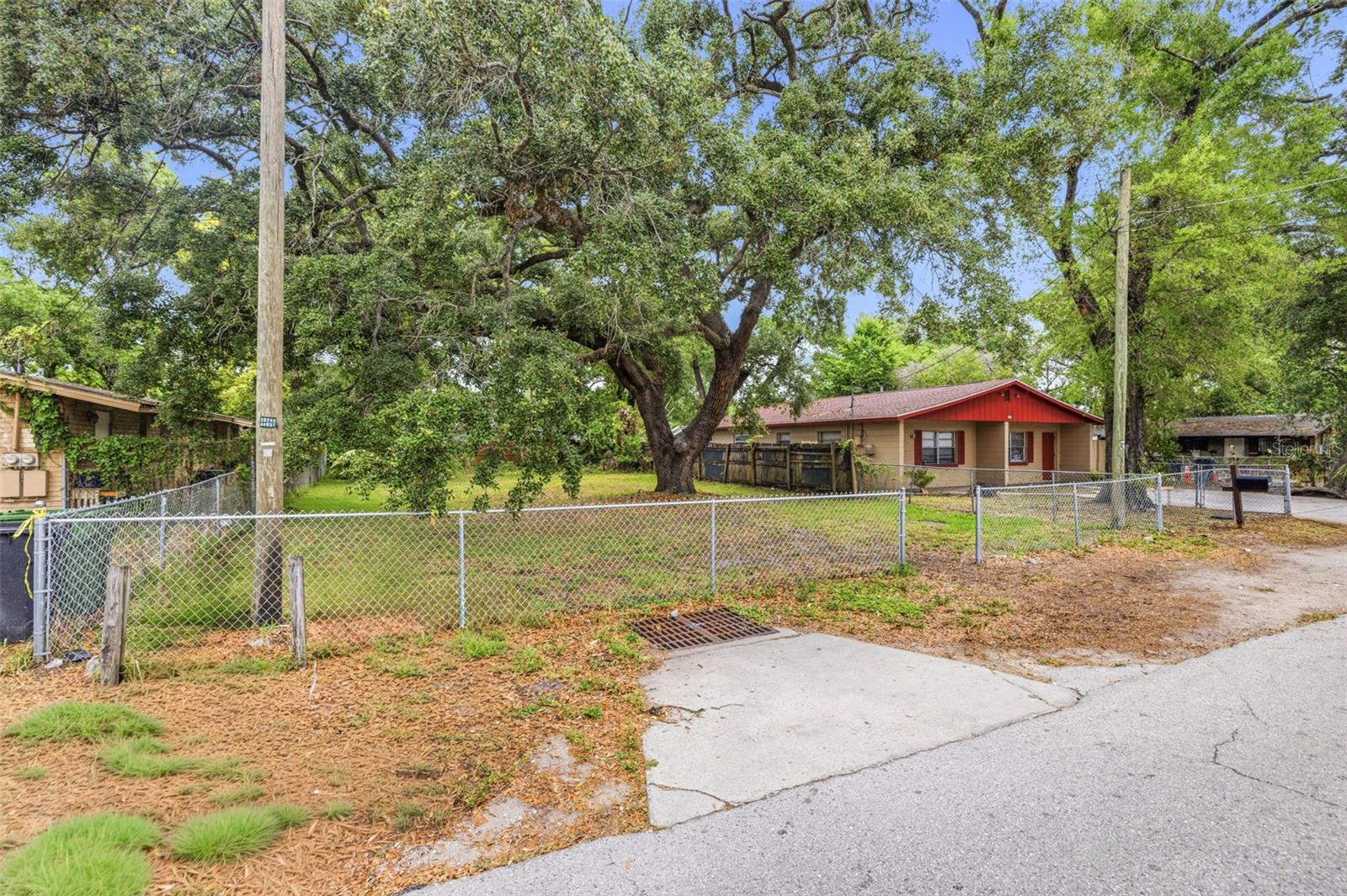 1706 E Idell St Property Photo 3