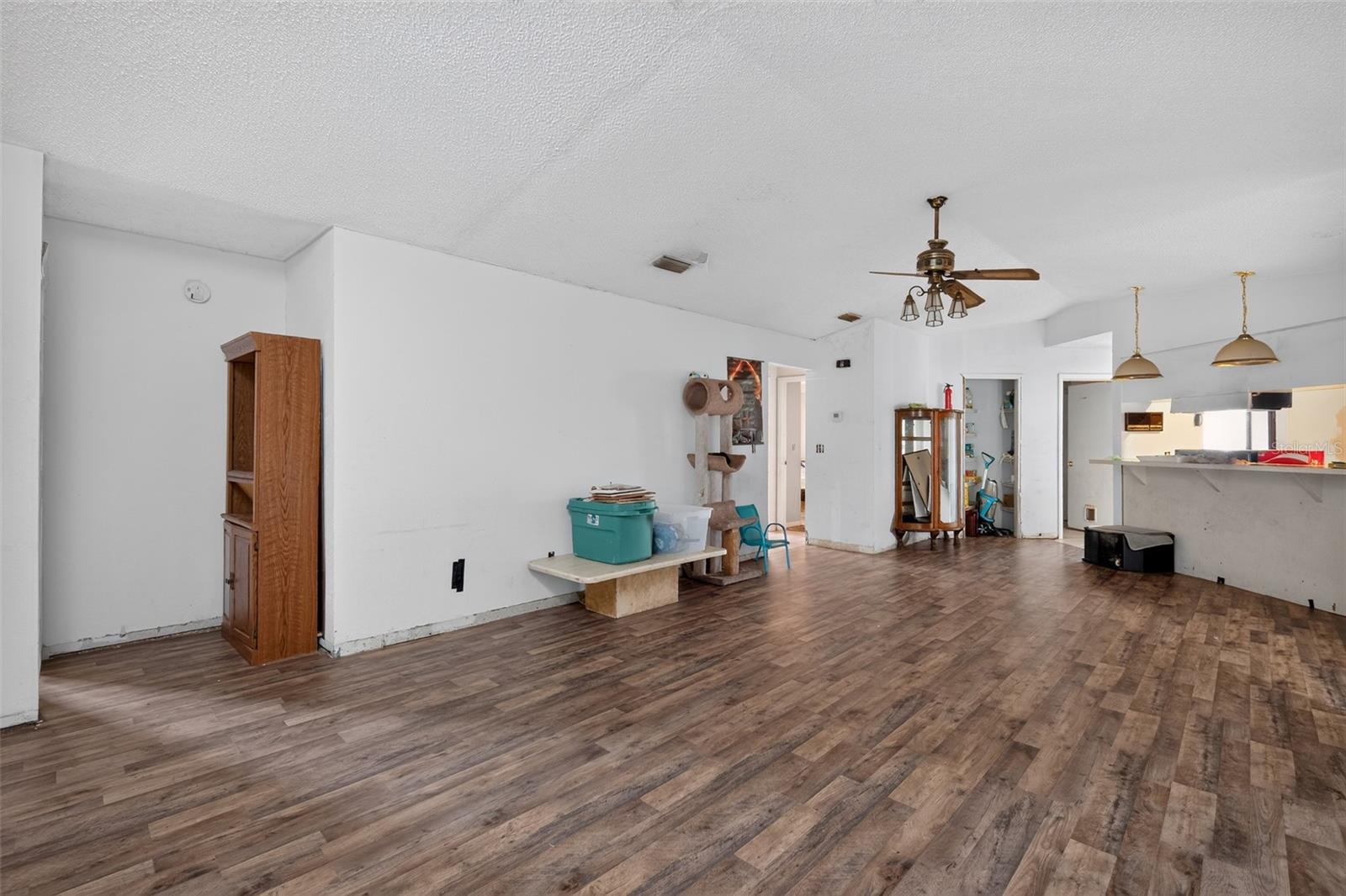 13277 Brewster Rd Property Photo 4