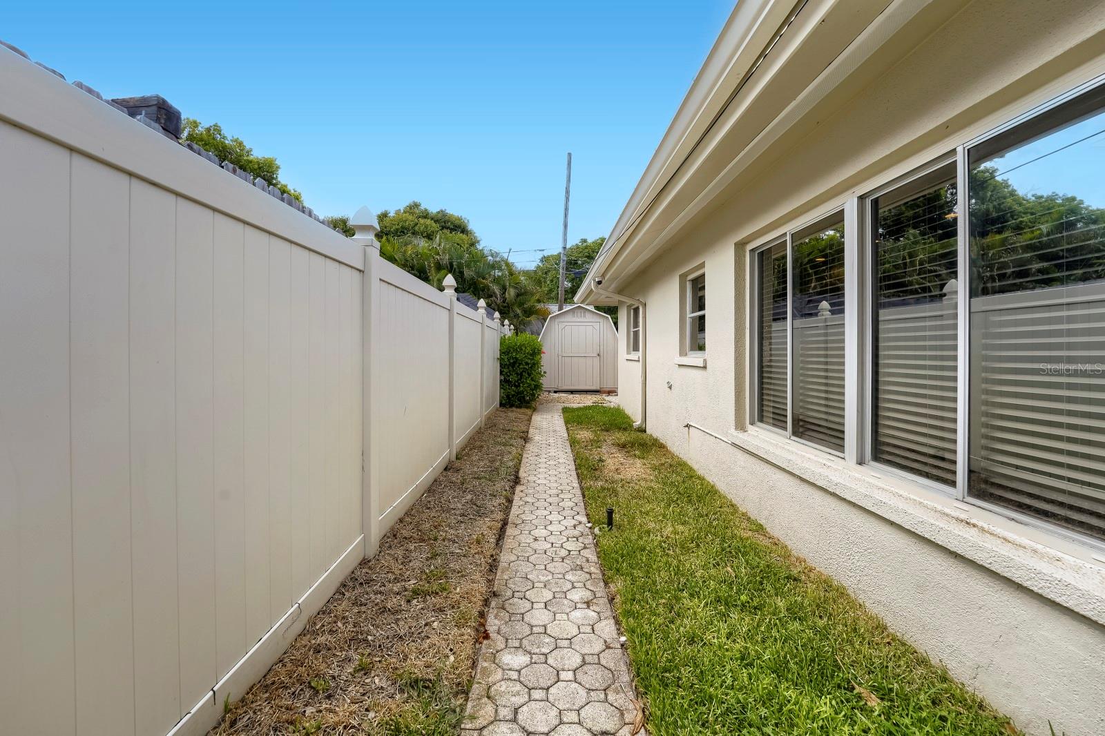 13931 Dominica Dr Property Photo 27