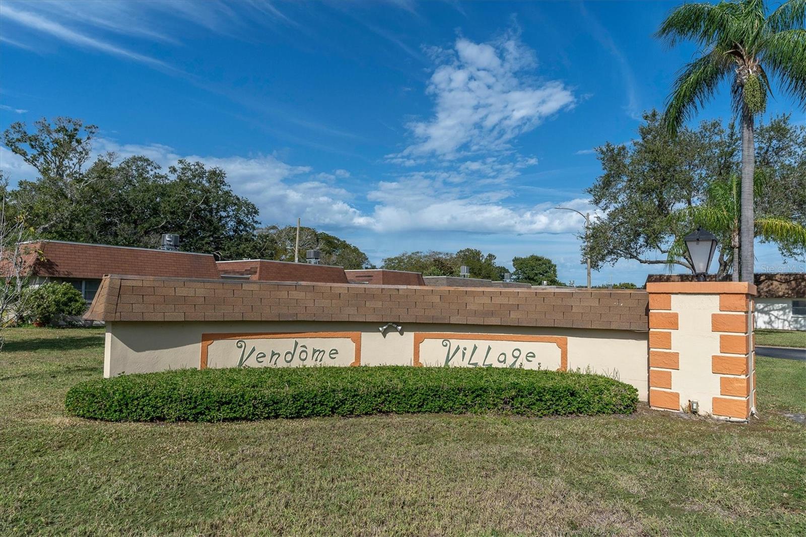 7030 Versailles N Property Photo 2