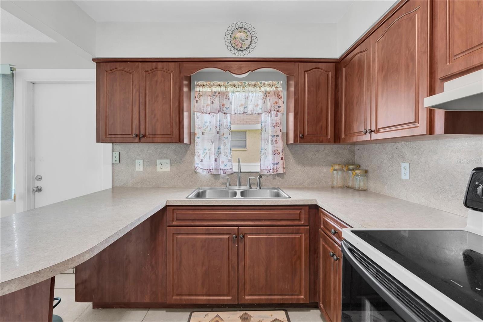 7030 Versailles N Property Photo 14