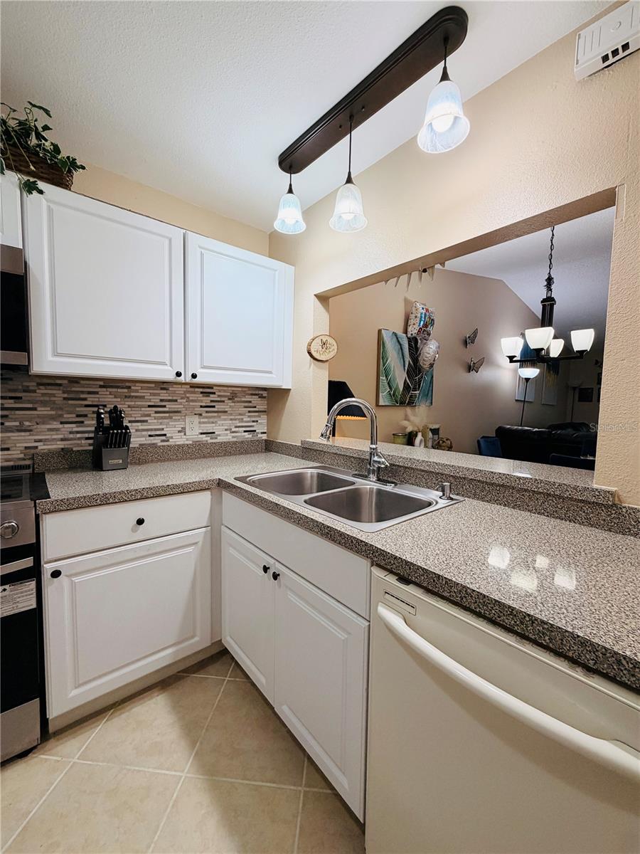1435 Millstream Ln #204 Property Photo 6