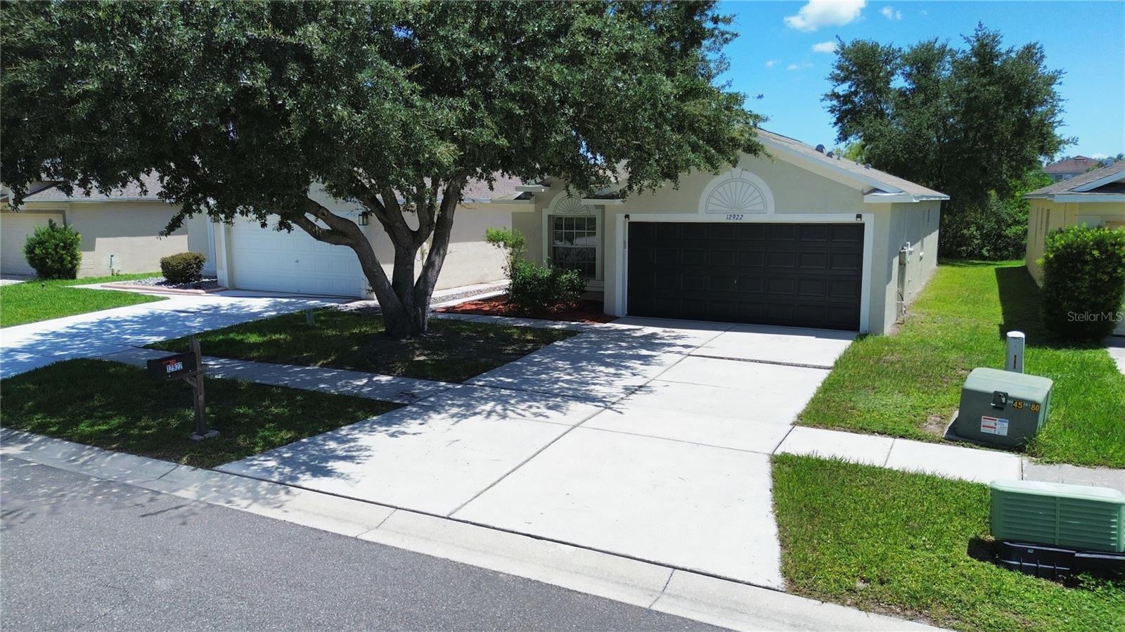 12922 Fieldmoor Ct Property Photo 2