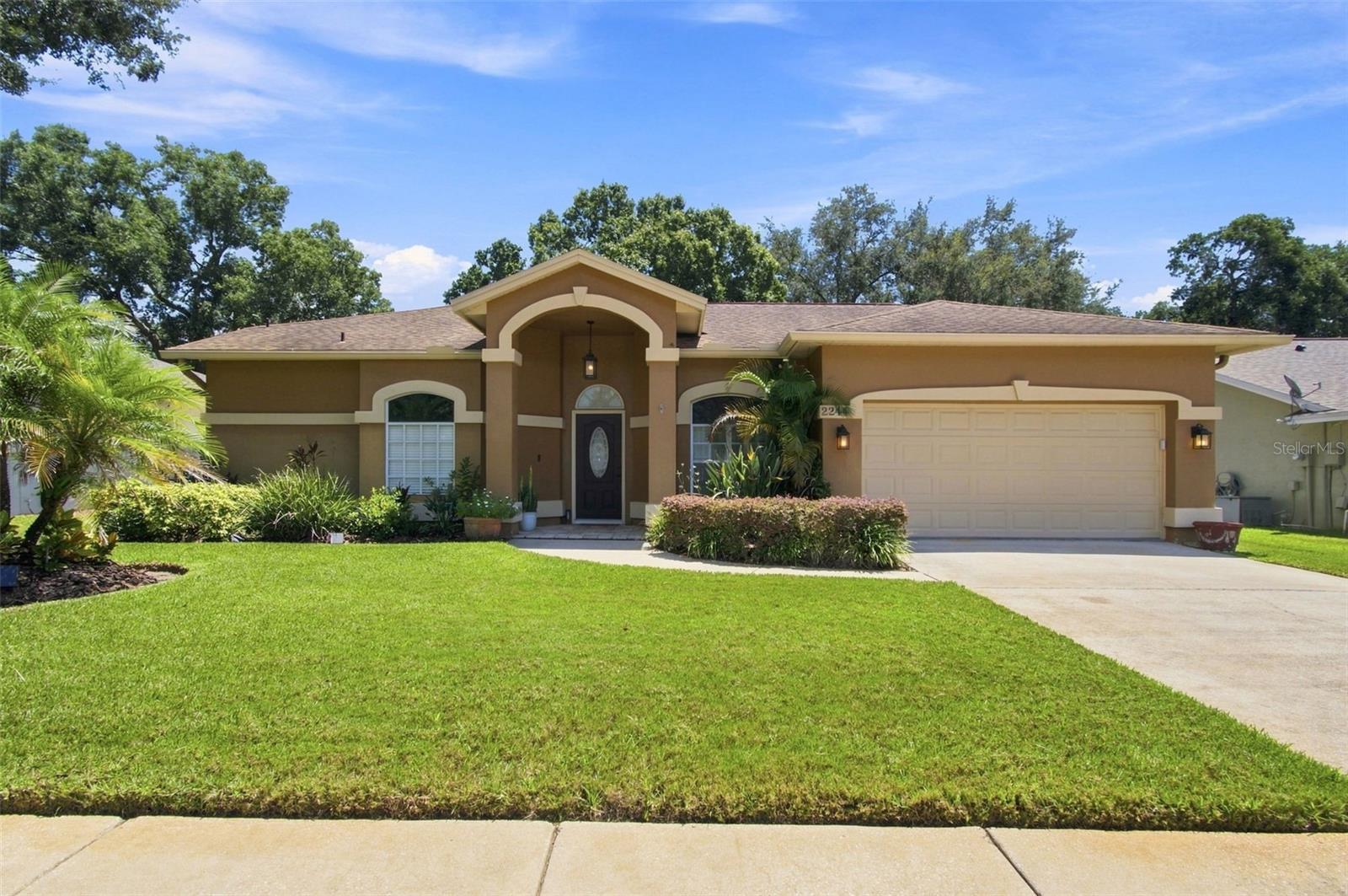 2244 Groveland Dr Property Photo 2
