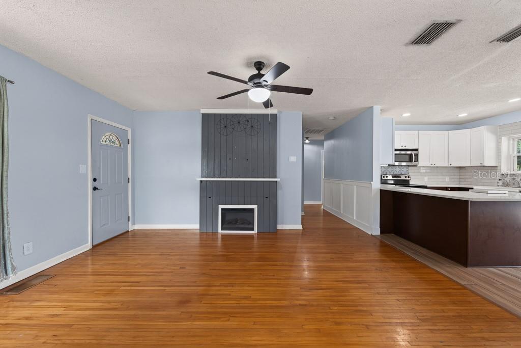 215 S Elm Rd Property Photo 6