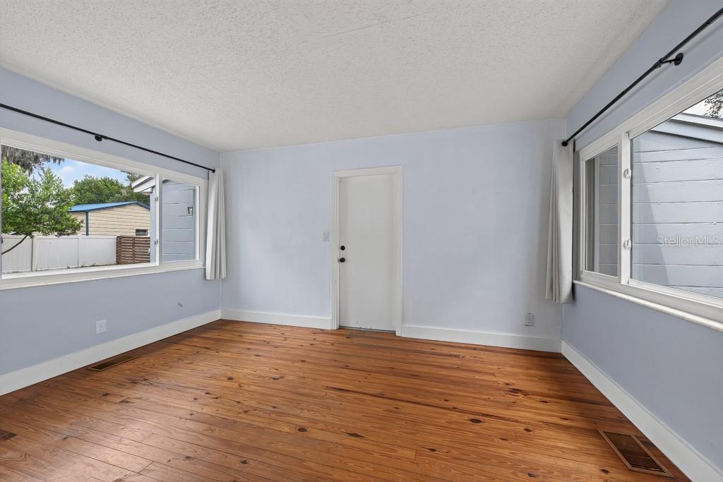 215 S Elm Rd Property Photo 18