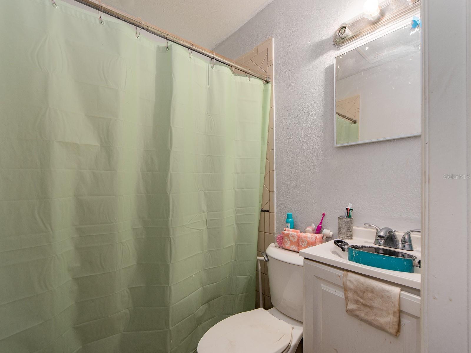 2532 W Walnut St Property Photo 7