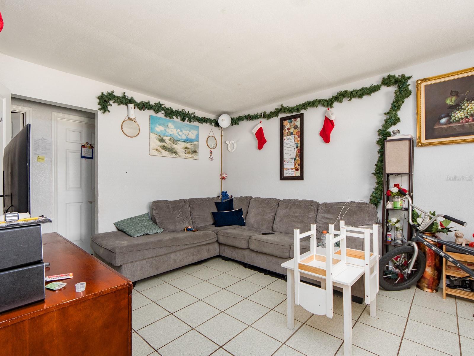 2532 W Walnut St Property Photo 8