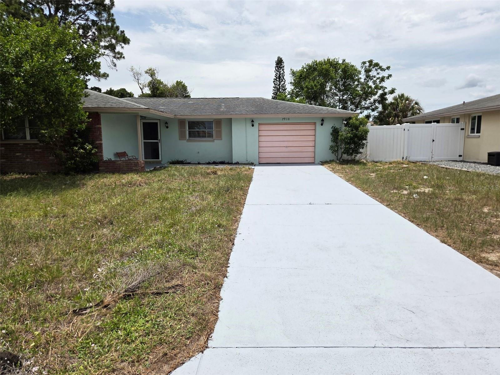 7910 Lilac Dr Property Photo 1