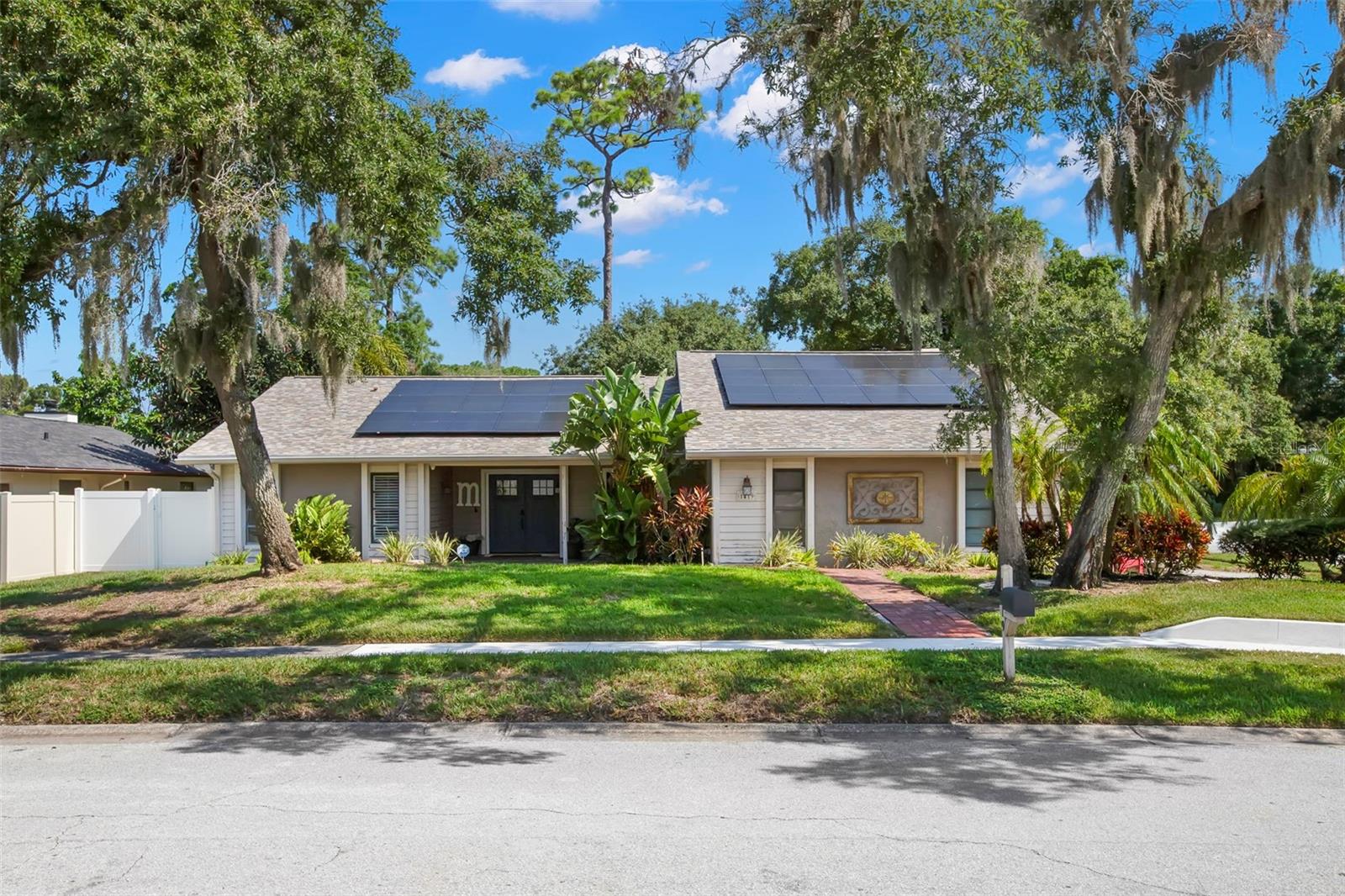 1419 Indian Trl S Property Photo 1