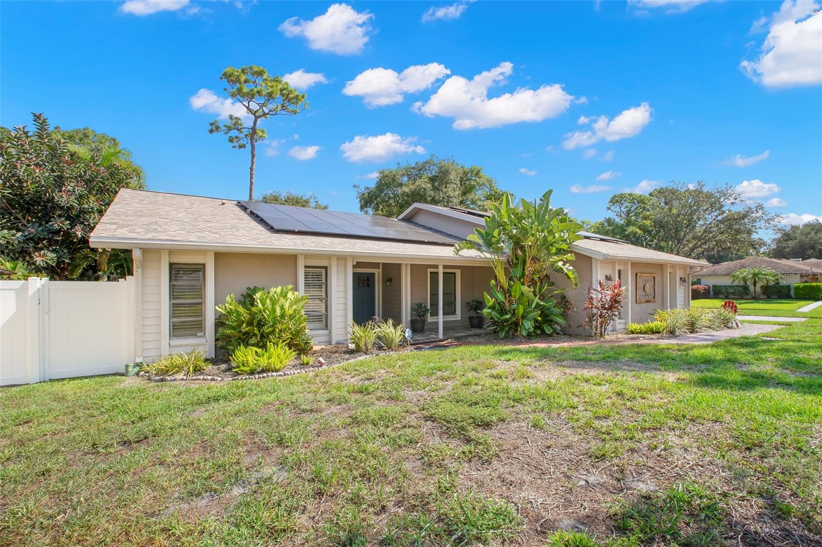 1419 Indian Trl S Property Photo 2