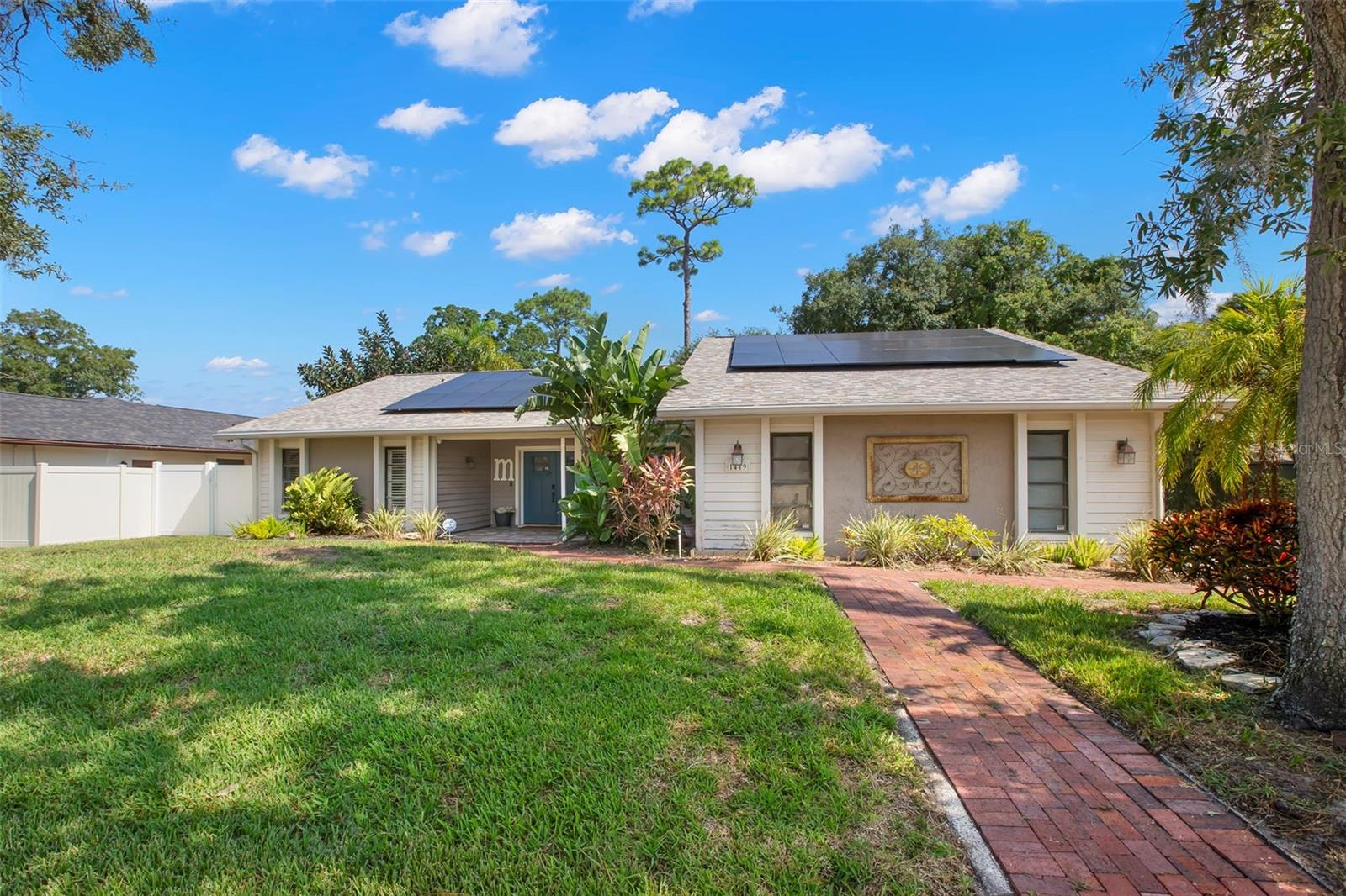 1419 Indian Trl S Property Photo 3