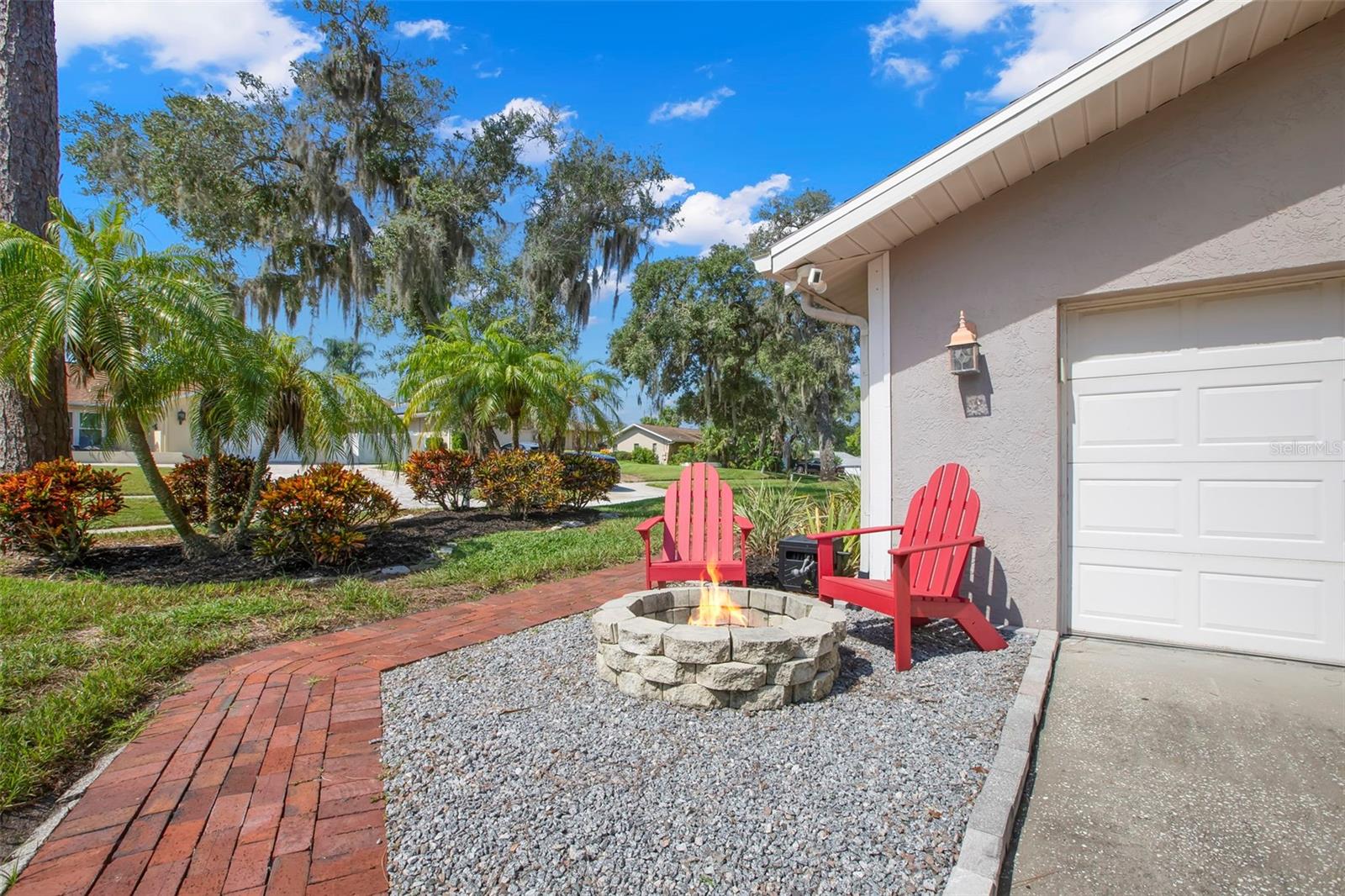 1419 Indian Trl S Property Photo 5