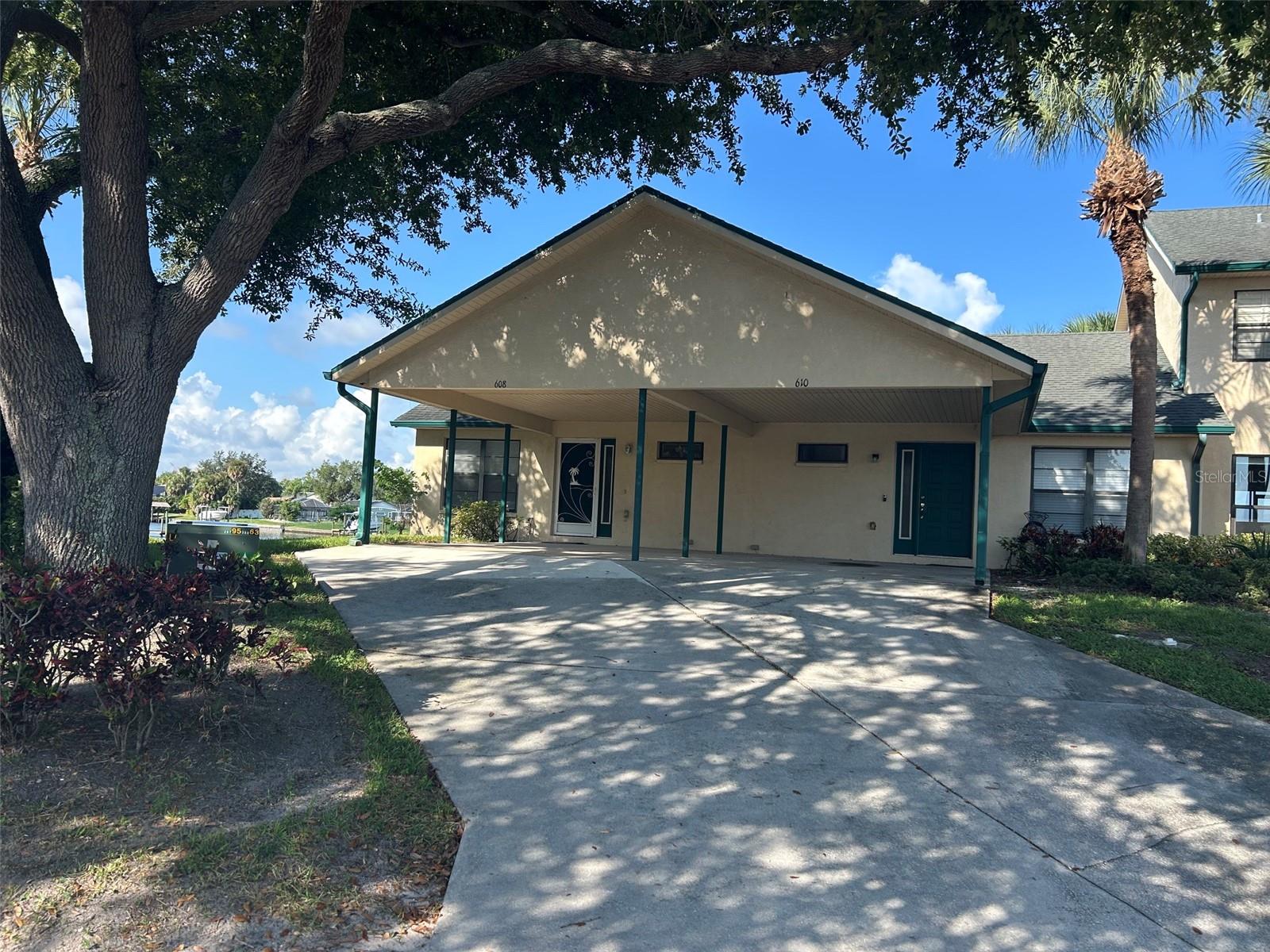 608 Yardarm Dr #4 Property Photo 2