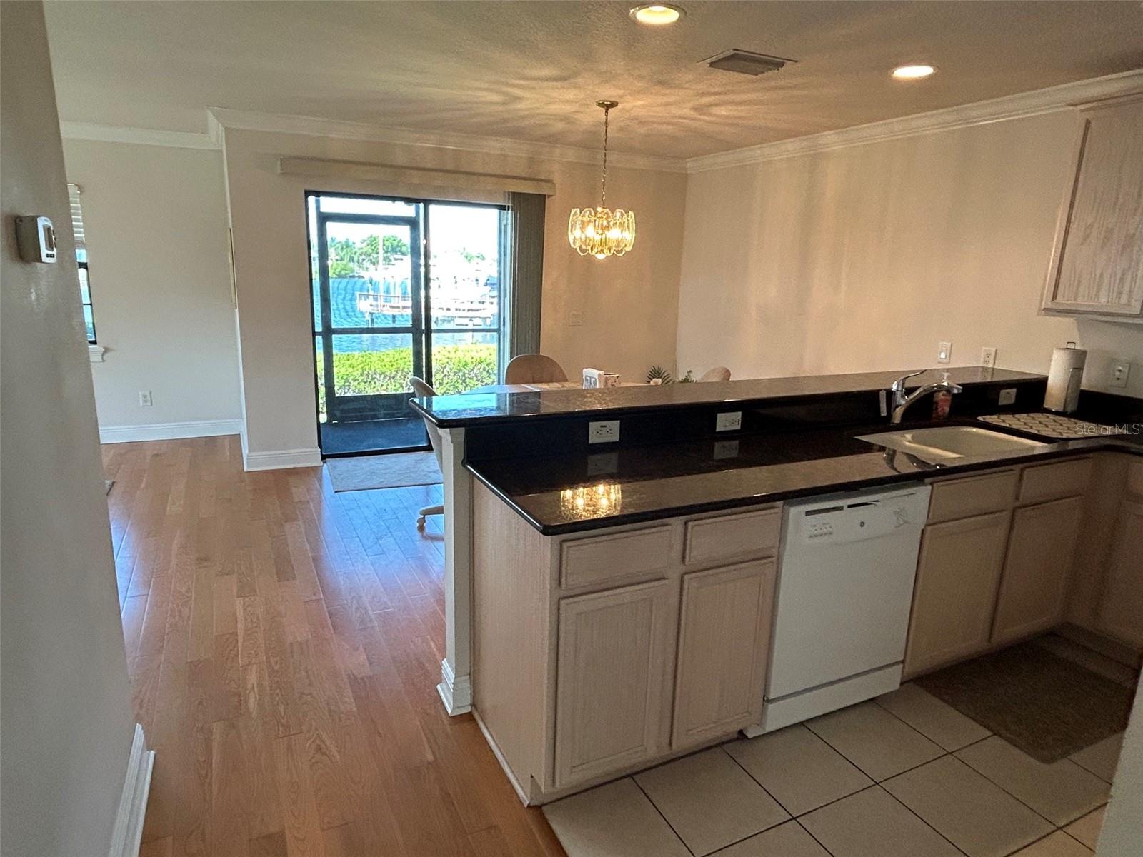 608 Yardarm Dr #4 Property Photo 6