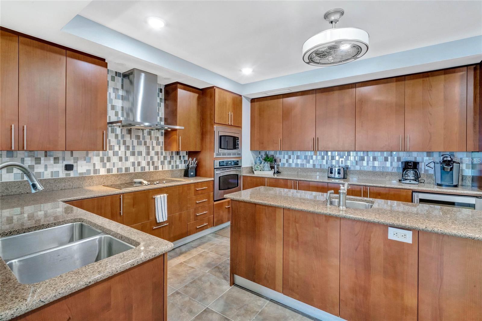 1925 S Atlantic Ave #1011 Property Photo 5