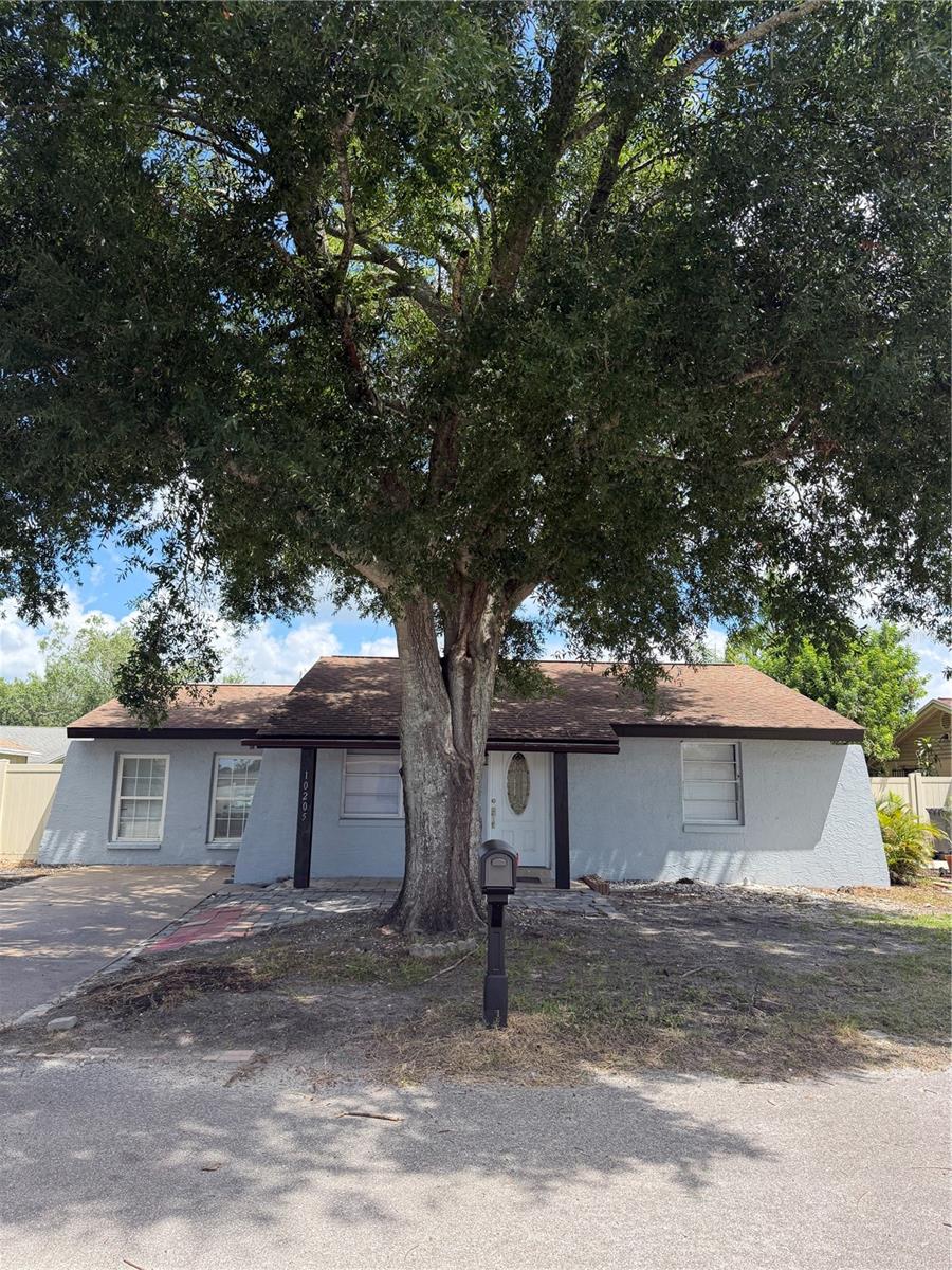 10205 Bellhurst Ct Property Photo 2