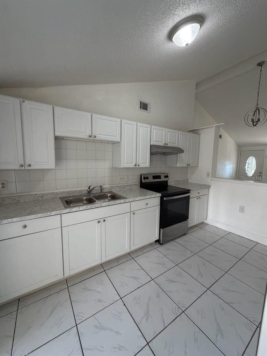 10205 Bellhurst Ct Property Photo 5