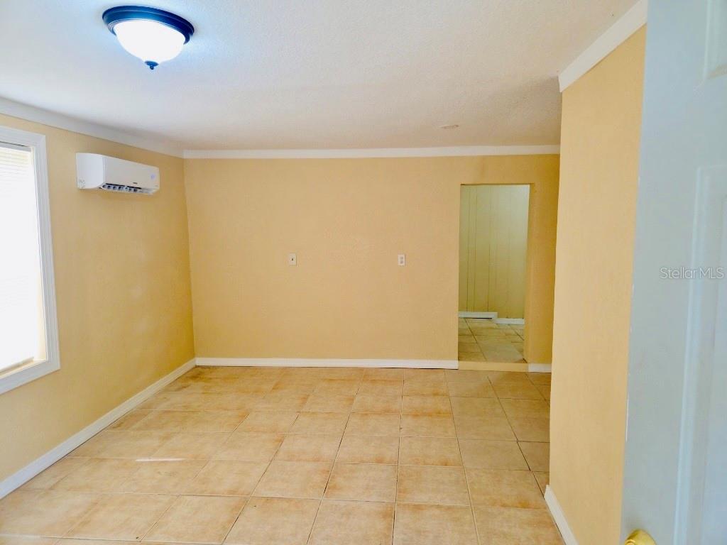 1018 E Holland Ave Property Photo 6