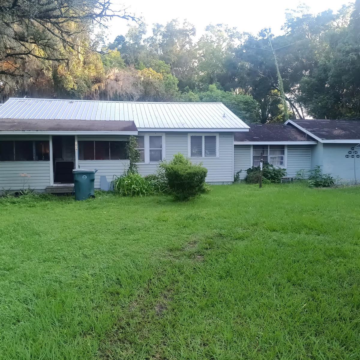 2409 Nw 7th St Property Photo 1