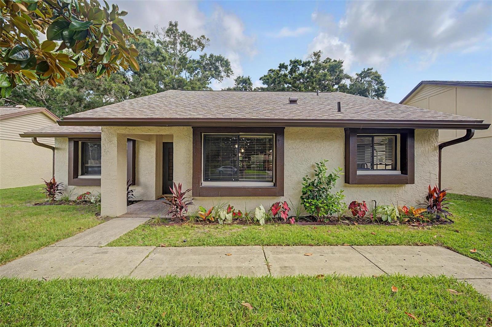 2218 Bay Berry Ln Property Photo 2