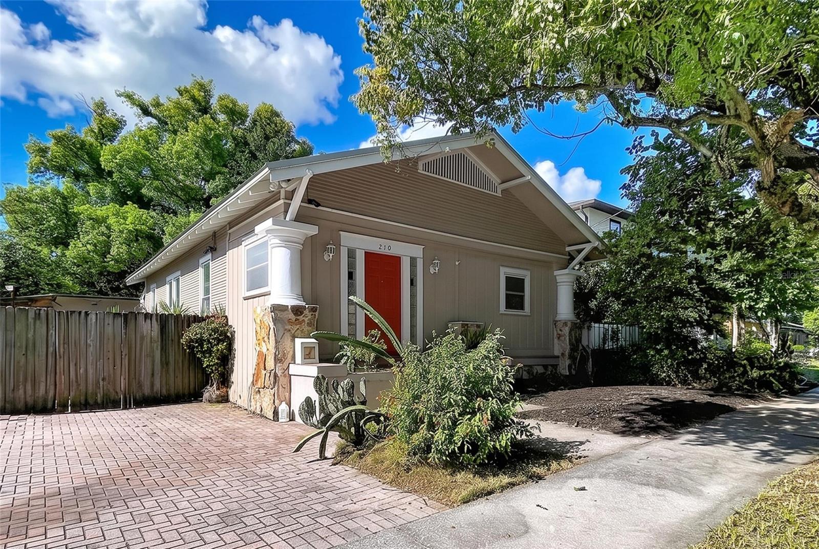 210 W Floribraska Ave Property Photo 2