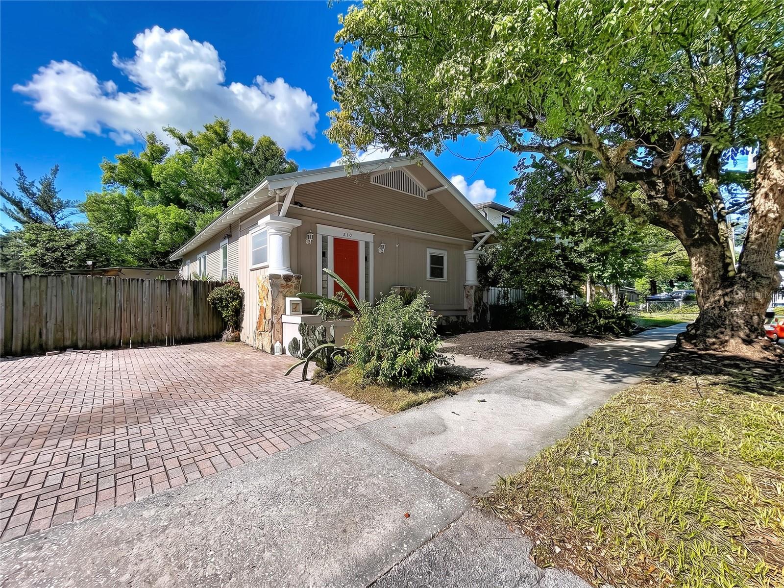 210 W Floribraska Ave Property Photo 5