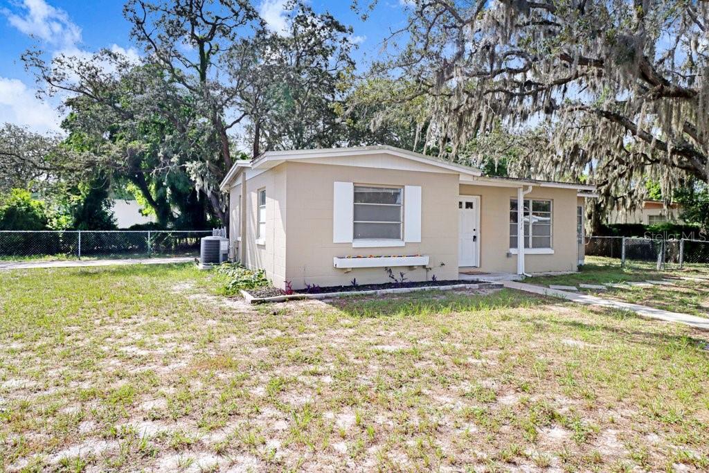 1228 Academy Ave Property Photo 14