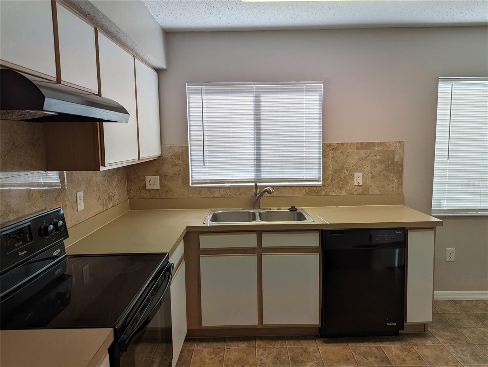 3120 Summer House Dr Property Photo 4