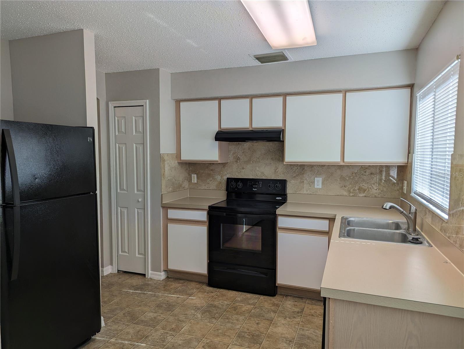 3120 Summer House Dr Property Photo 5