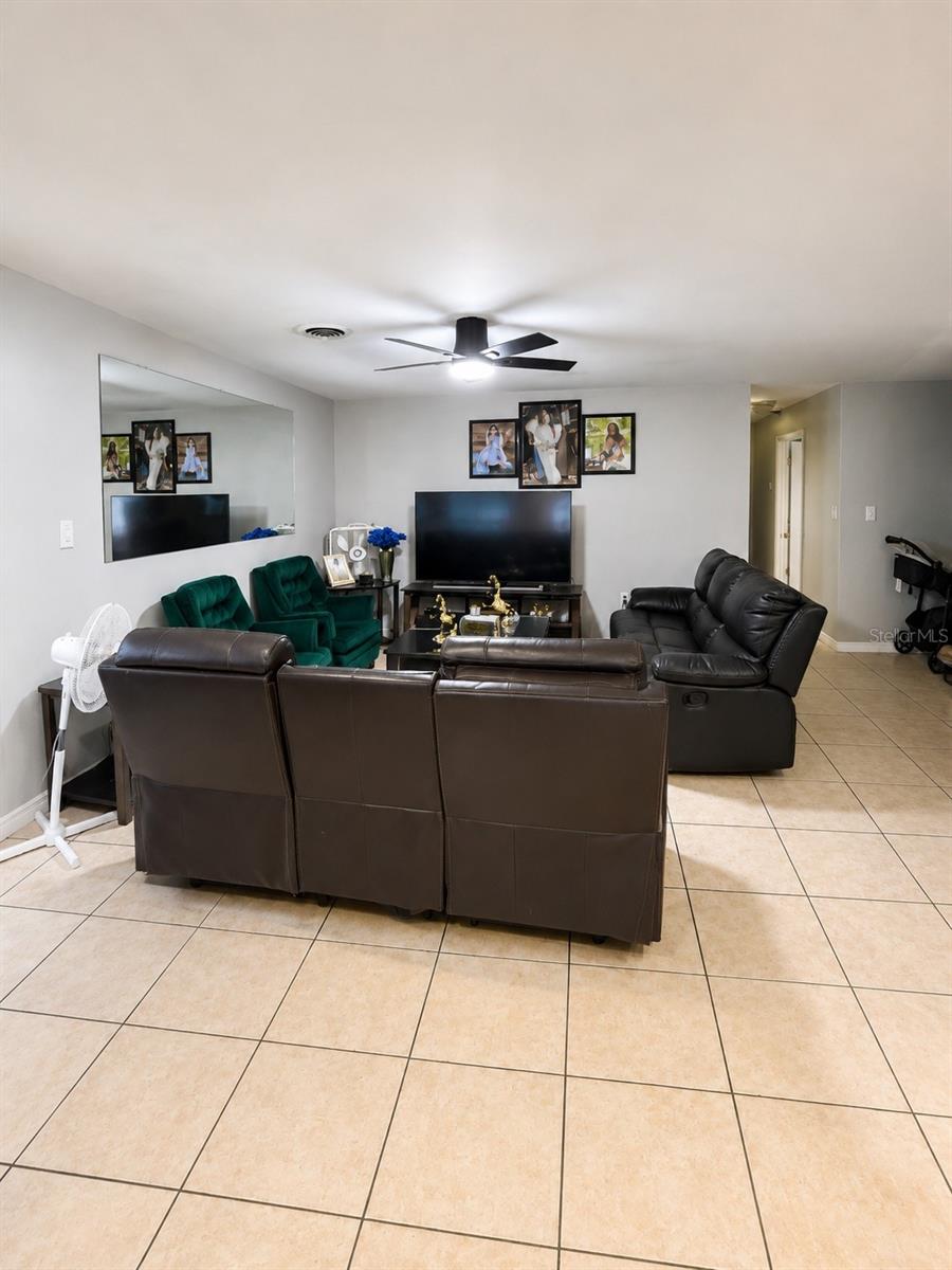 811 Hillside Ave Property Photo 3