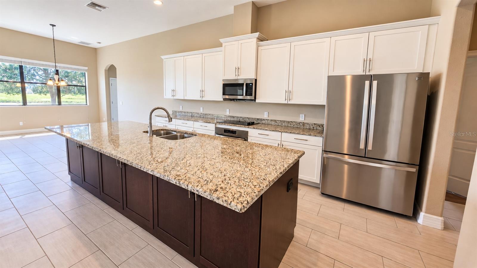 10619 Mistflower Ln Property Photo 6