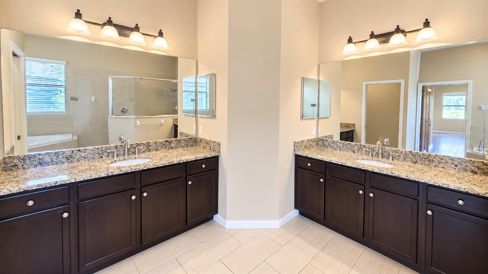 10619 Mistflower Ln Property Photo 16