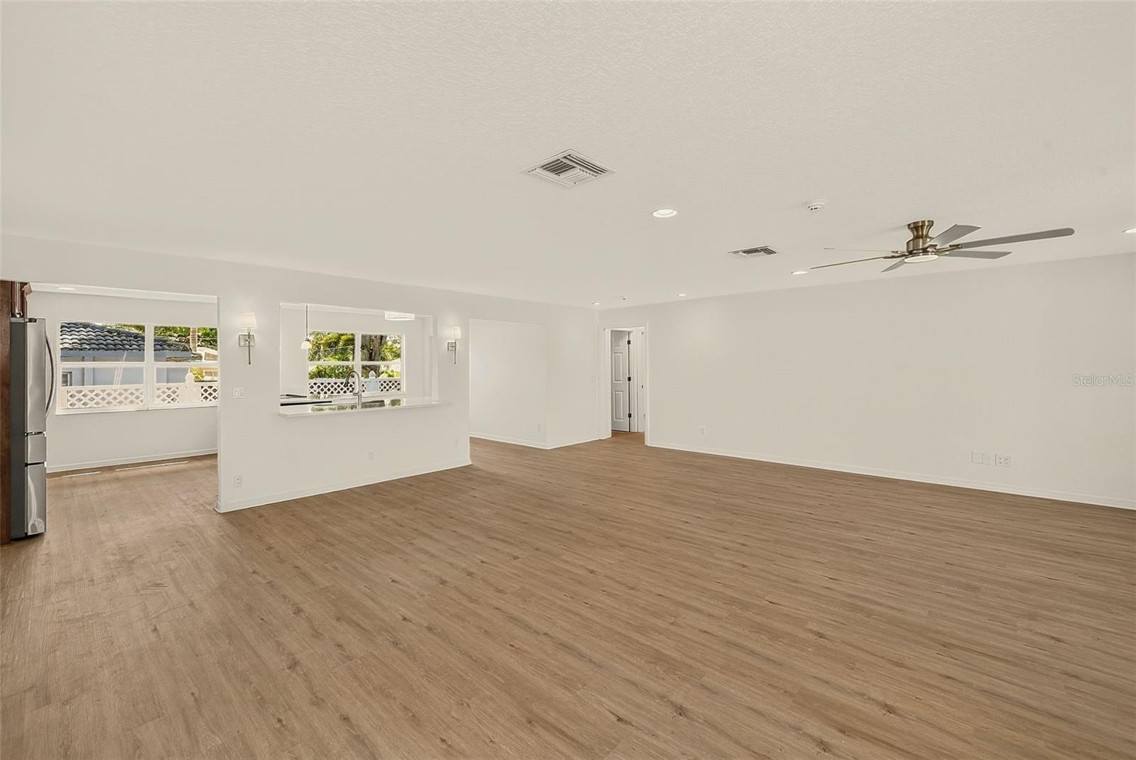 833 Tallowood Dr Property Photo 6