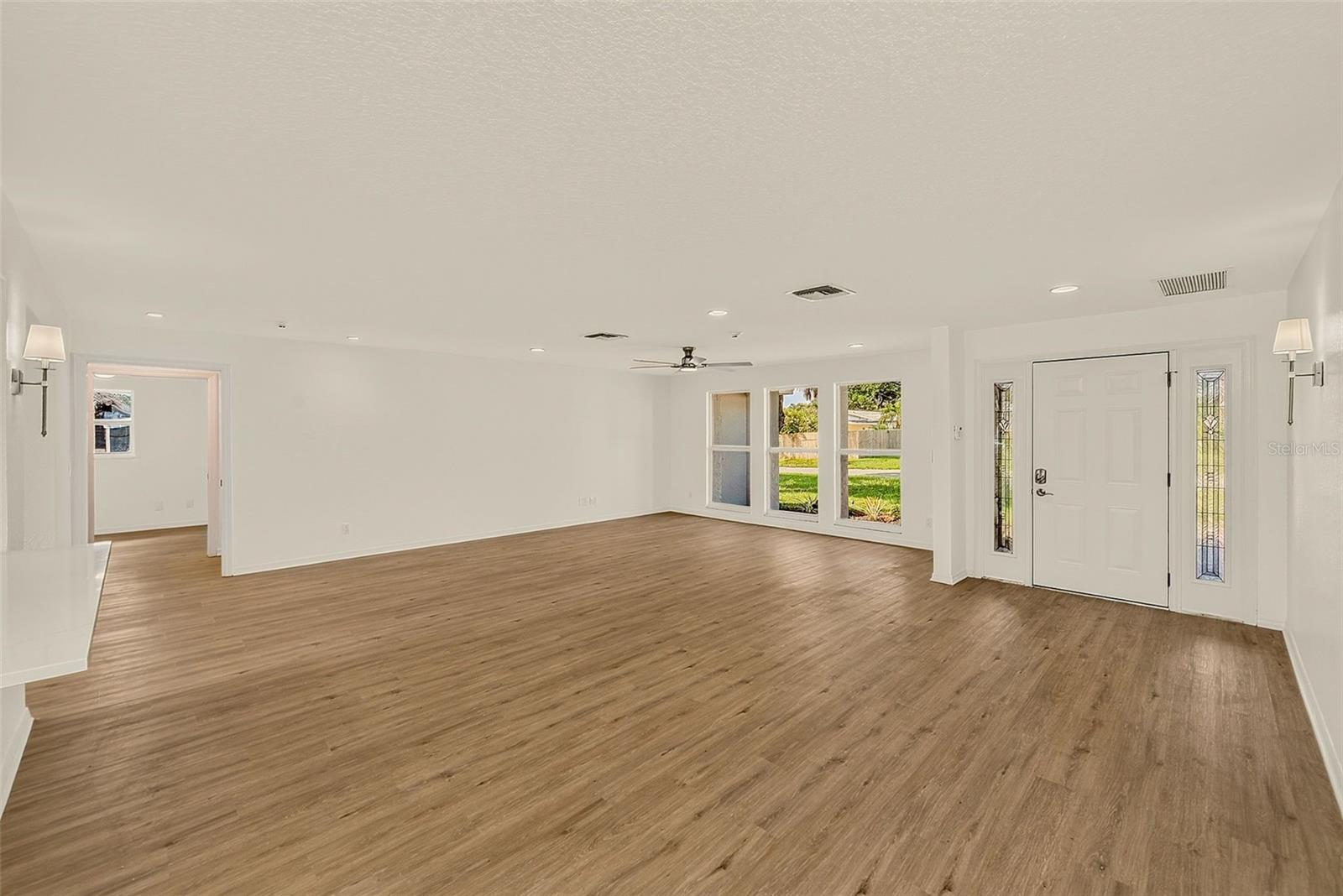 833 Tallowood Dr Property Photo 8