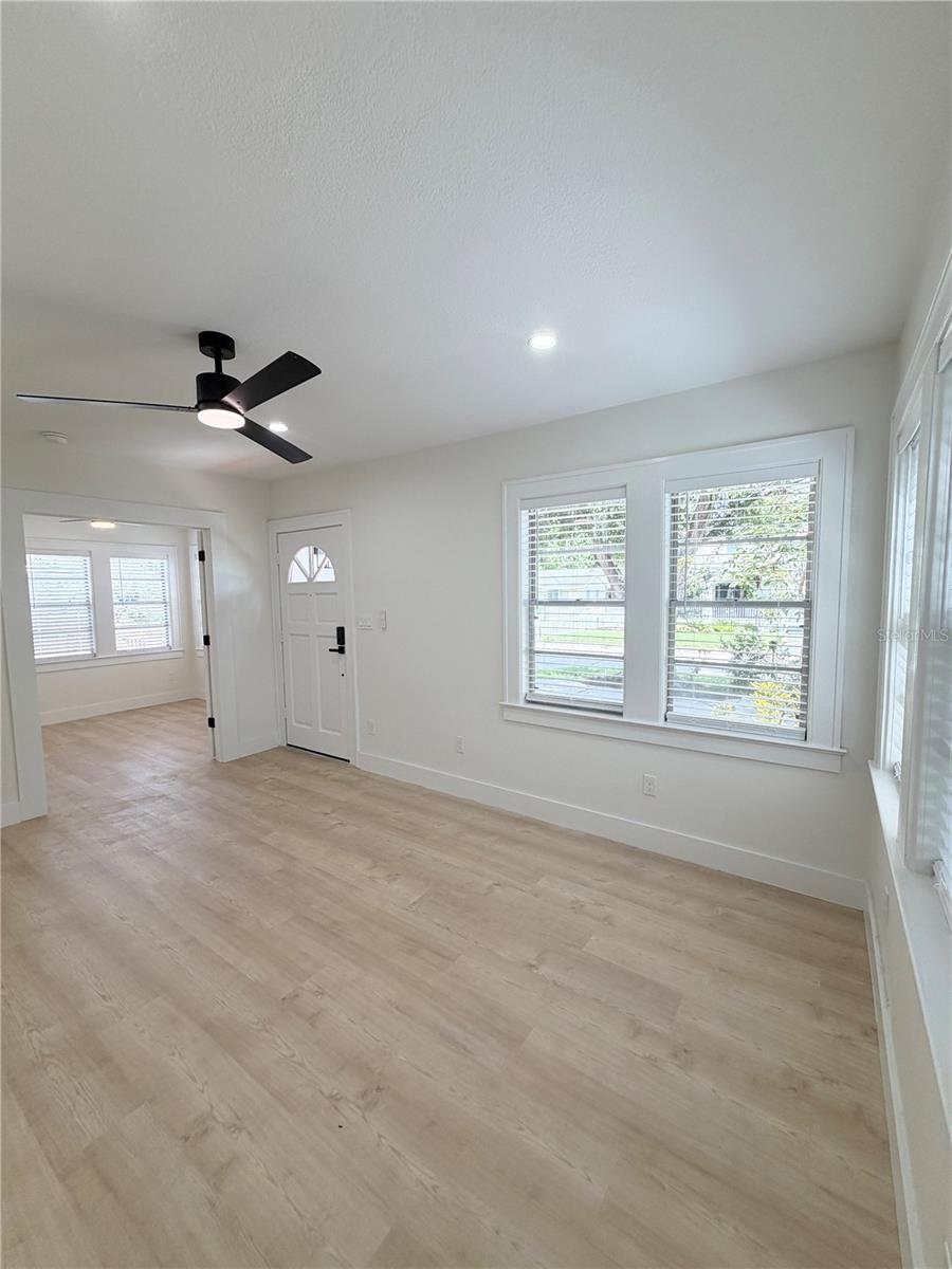 104 W Lambright St Property Photo 6